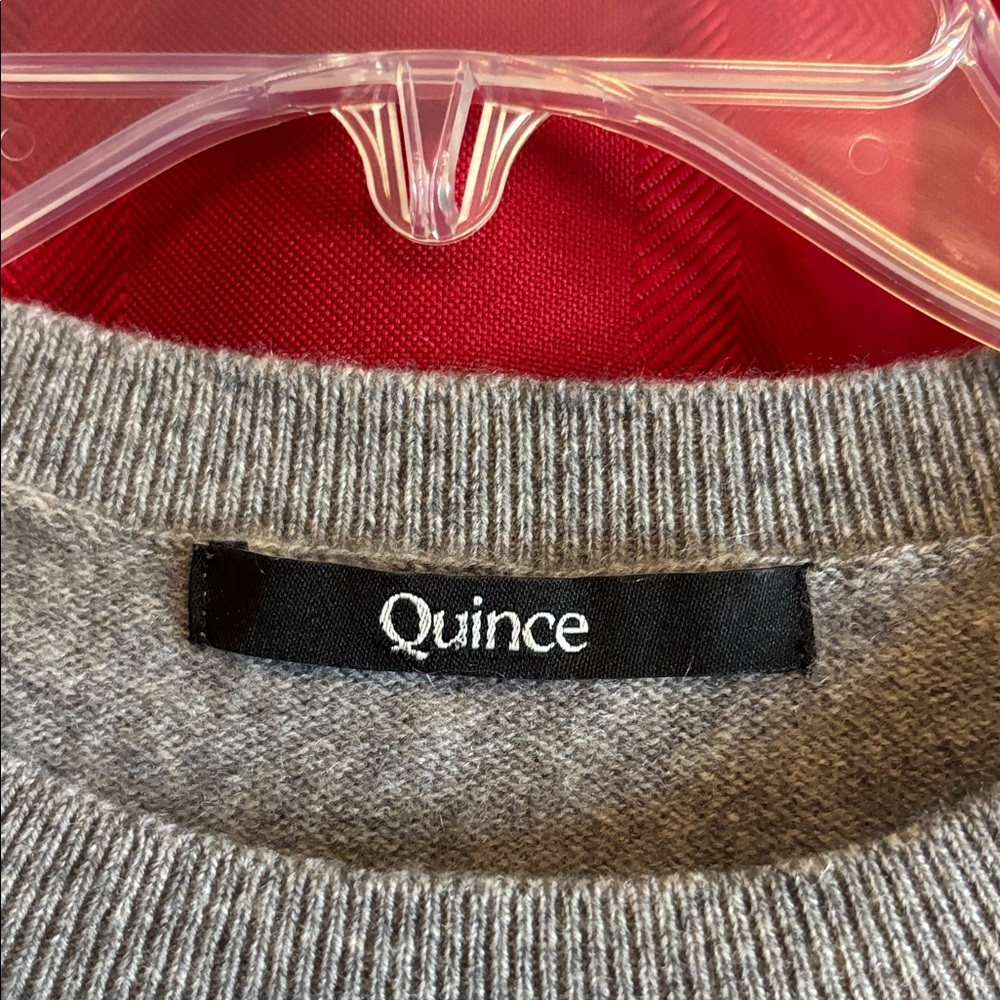 Quince Heather Gray Crewneck Sweater 100% CASHMERE 🤩1 small hole look in photos - Picture 2 of 12